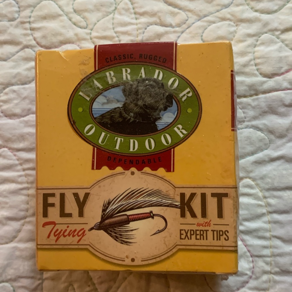 LABRADOR OUTDOOR TYING FLY KIT (NEW IN BOX) SEALED (MEGA MJNI KITS)